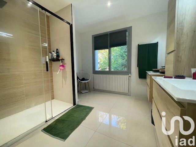 Maison - 290 m² - 9 pièces