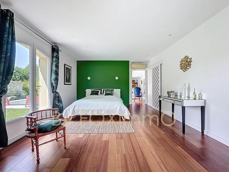 Maison - 230 m² - 6 pièces