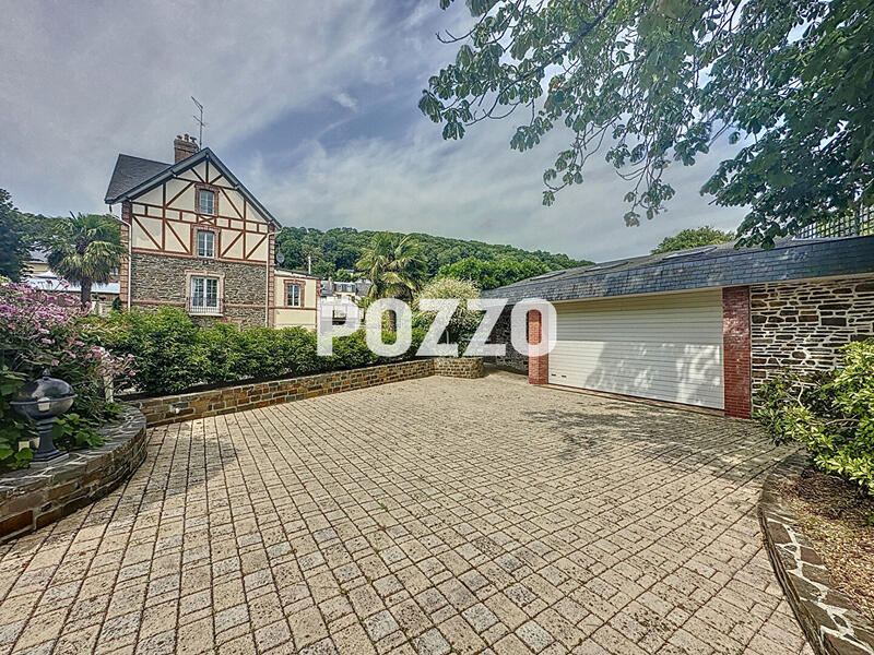 Maison - 220 m² - 11 pièces