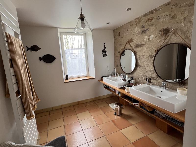 Corps de ferme - 300 m² - 9 pièces