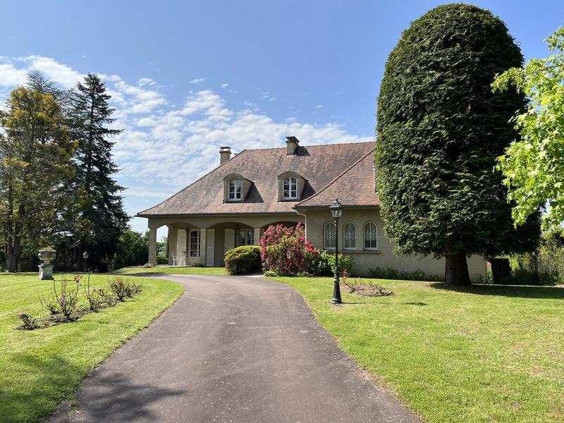 Maison - 380 m² - 9 pièces