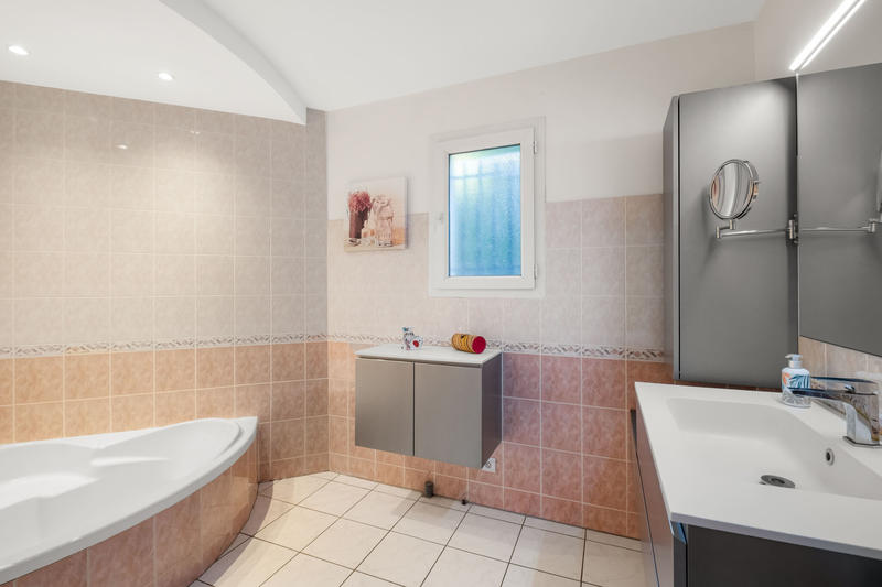 Maison - 135 m² - 6 pièces