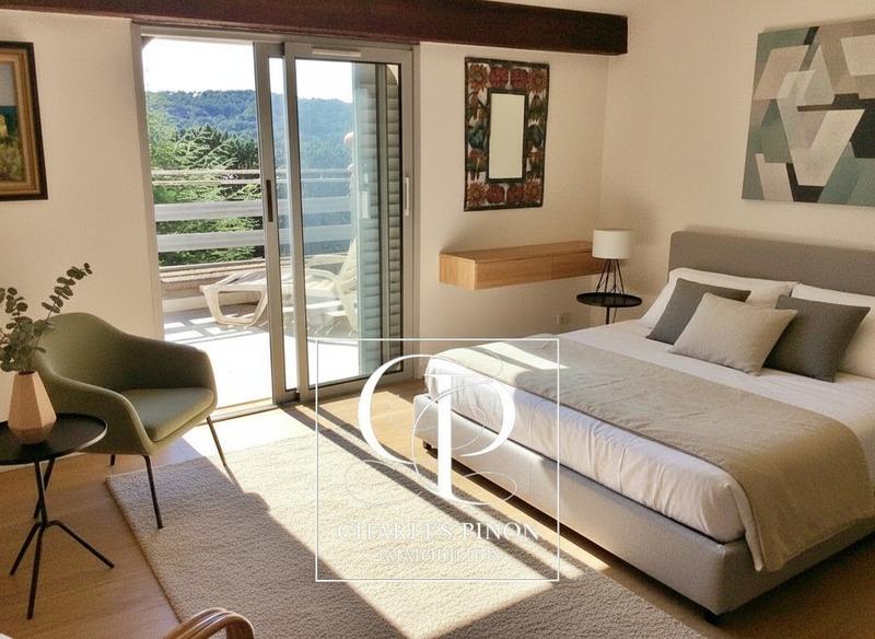 Villa - 258 m² - 8 pièces