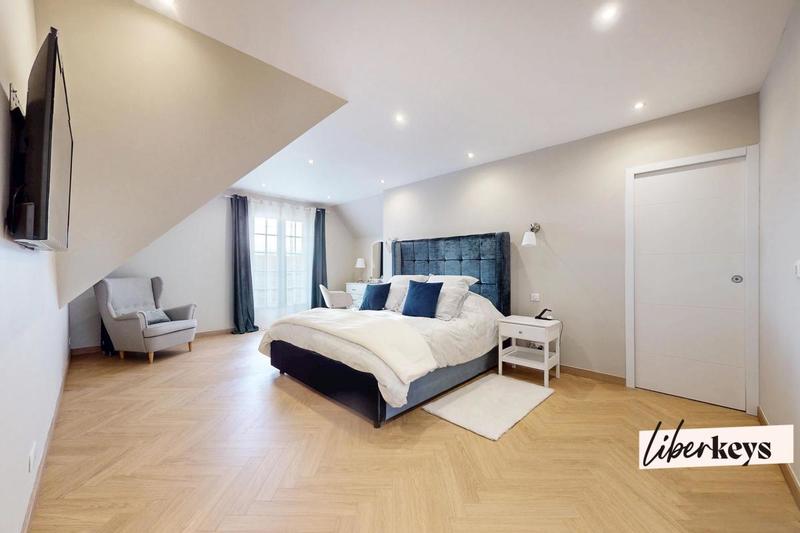 Maison d'architecte - 330 m² - 8 pièces