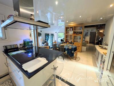 Maison - 195 m² - 6 pièces