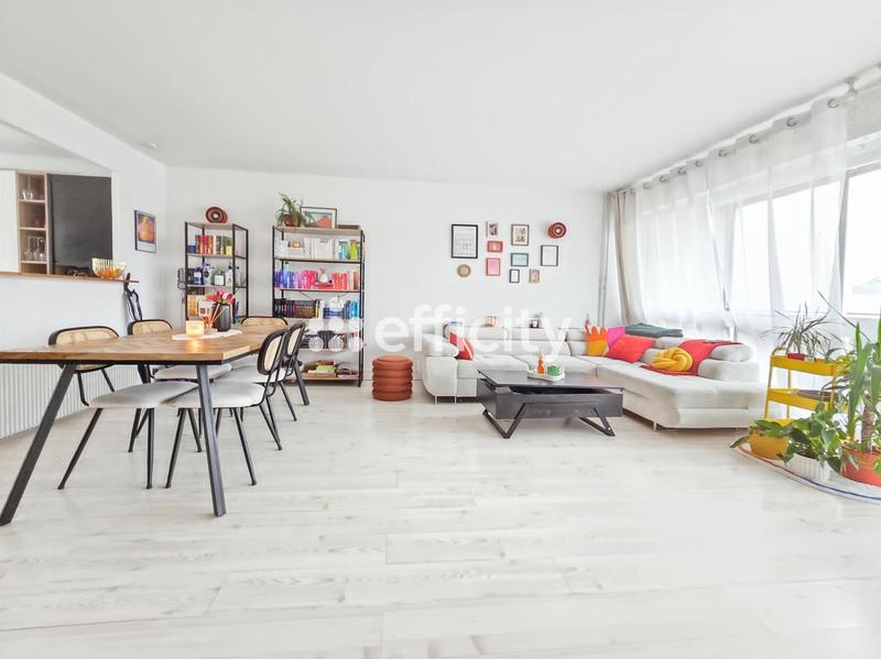 Maison - 99 m² - 5 pièces