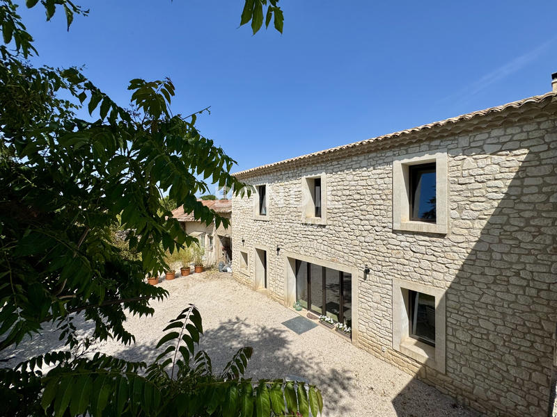 Propriété - 225 m² - 7 pièces