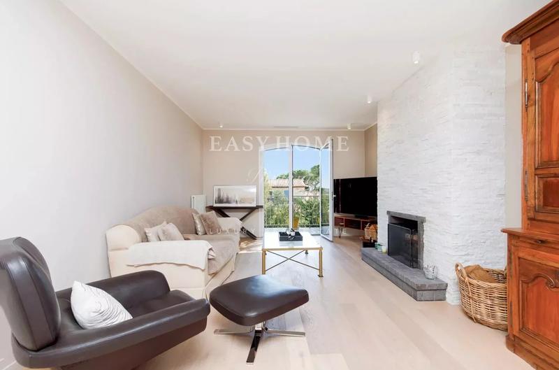 Maison - 300 m² - 8 pièces