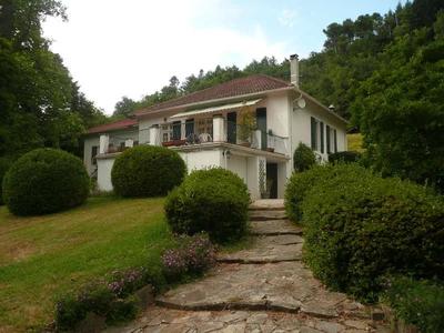 Demeure - 265 m² - 12 pièces