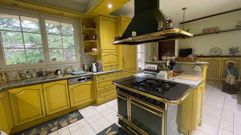Maison - 212 m² - 8 pièces