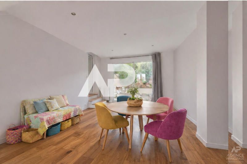 Maison - 206 m² - 10 pièces