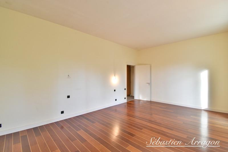 Maison - 460 m² - 14 pièces
