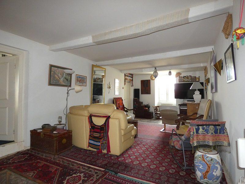 Maison - 468 m² - 12 pièces