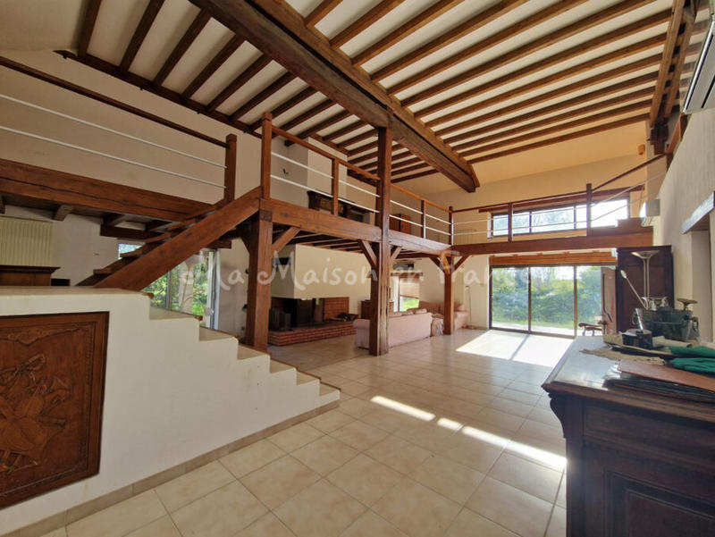 Propriété - 417 m² - 11 pièces