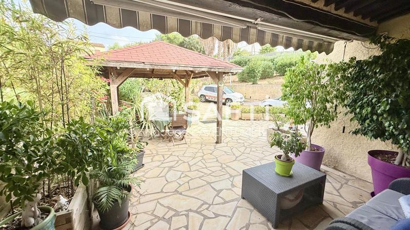 Villa - 220 m² - 9 pièces