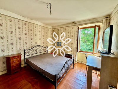 Propriété - 197 m² - 7 pièces