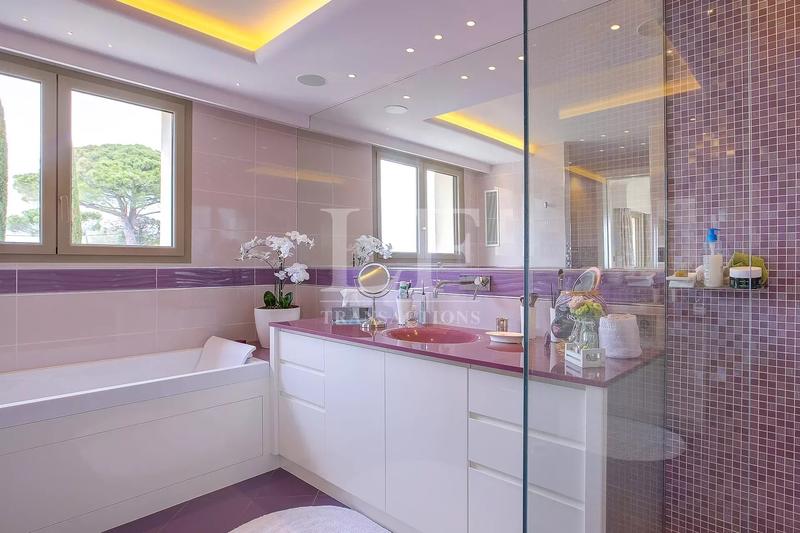 Propriété - 956 m² - 18 pièces