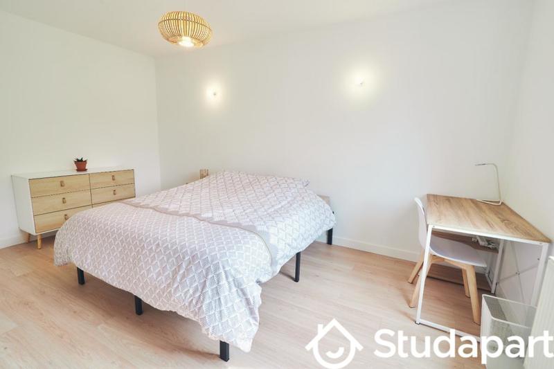 Chambre - 13 m² - 1 pièce