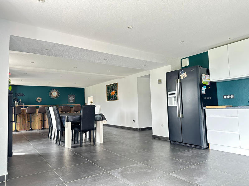 Maison - 245 m² - 8 pièces