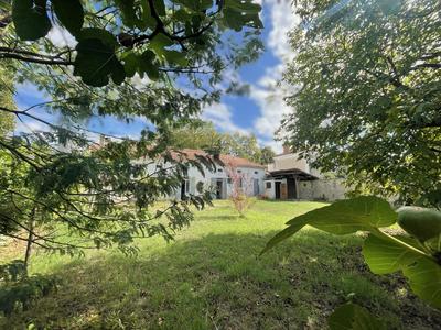 Maison - 400 m² - 10 pièces