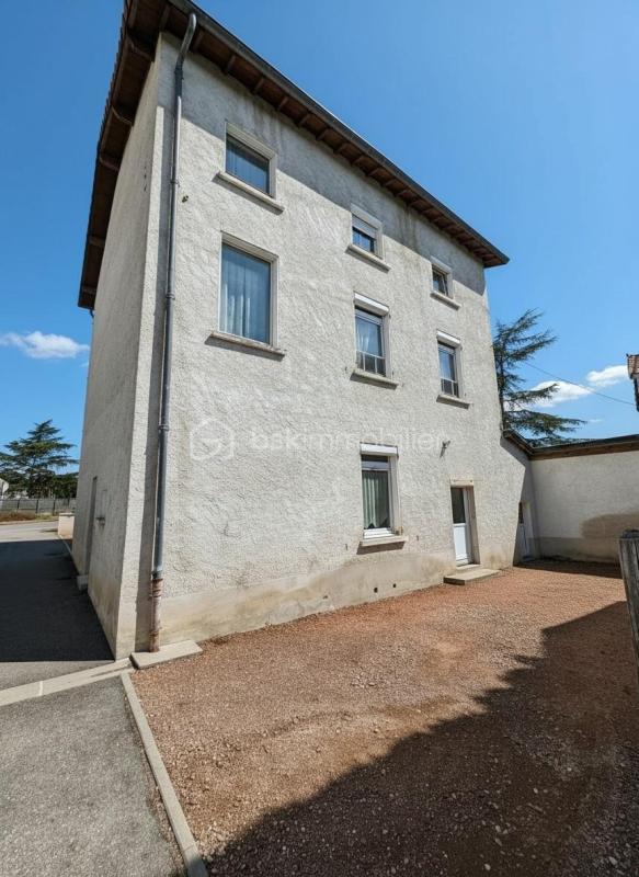 Immeuble - 210 m² - 9 pièces