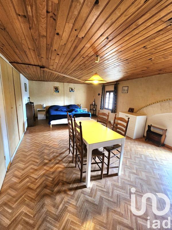 Maison - 220 m² - 5 pièces