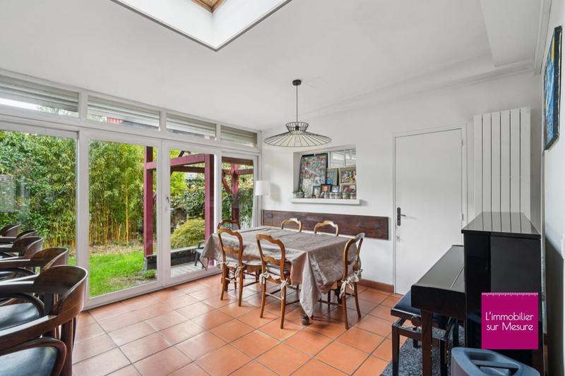 Maison - 210 m² - 6 pièces