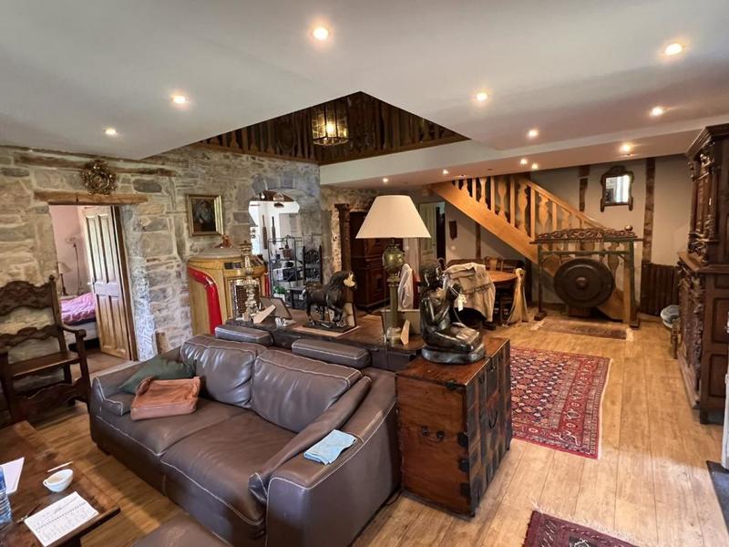 Propriété - 230 m² - 7 pièces