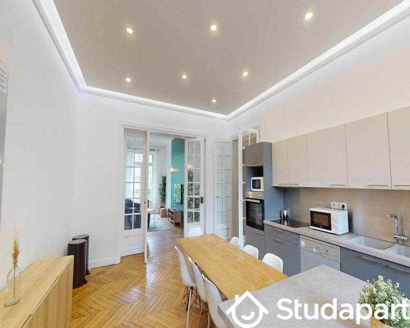 Chambre - 77 m² - 1 pièce