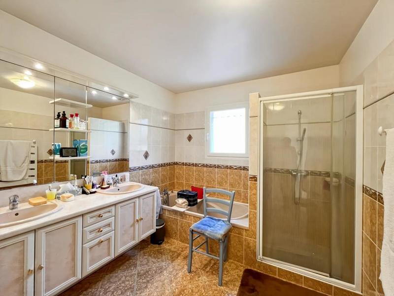 Maison - 177 m² - 7 pièces