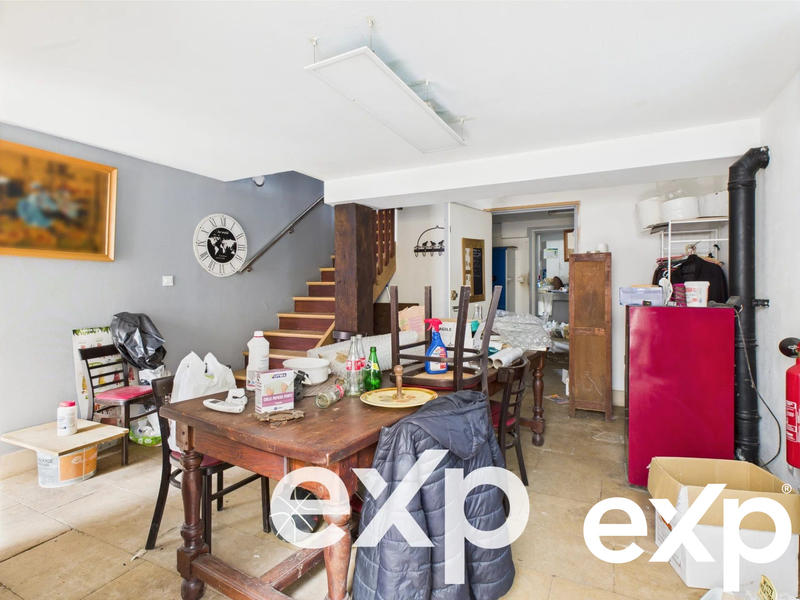 Maison - 275 m² - 10 pièces