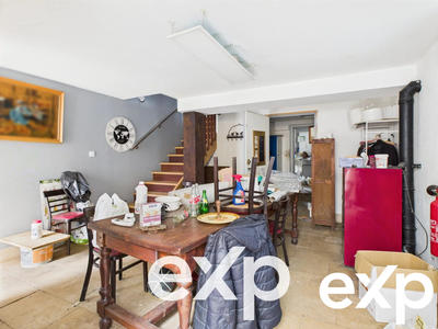 Maison - 275 m² - 10 pièces