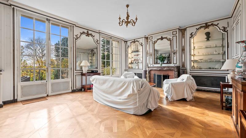 Maison - 330 m² - 9 pièces