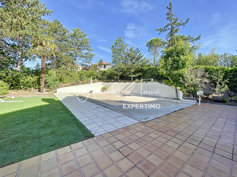 Maison - 202 m² - 7 pièces