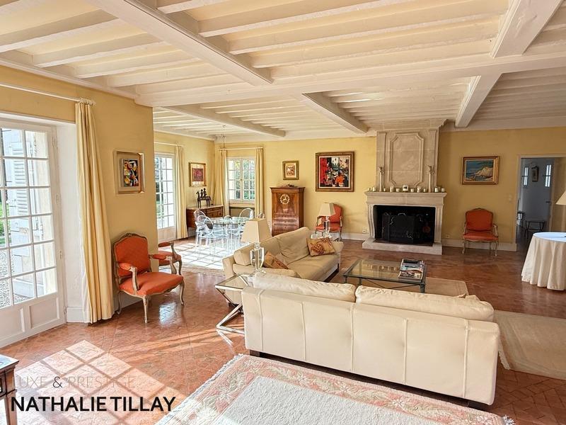 Maison de maîtres - 365 m² - 12 pièces