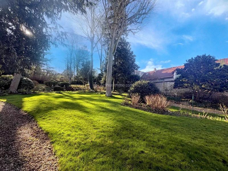 Maison - 214 m² - 8 pièces