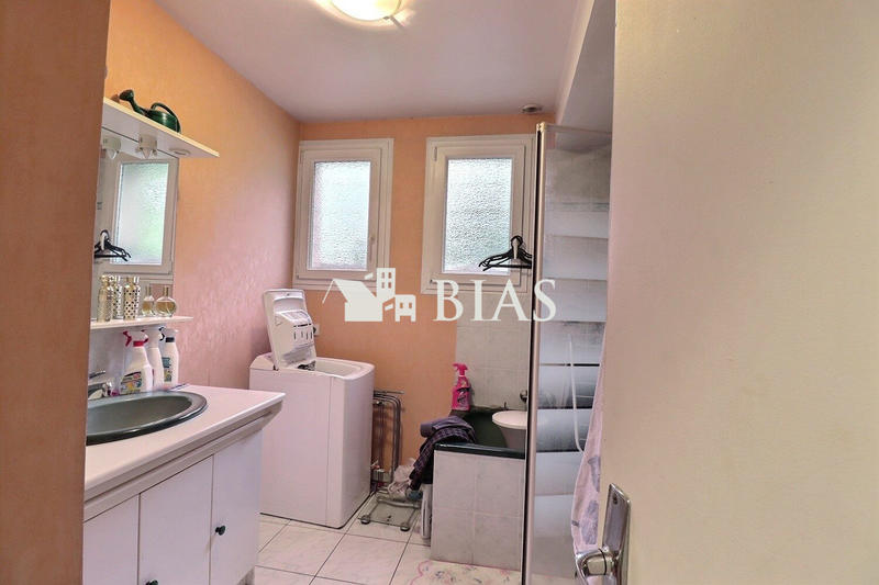 Maison traditionnelle - 180 m² - 7 pièces