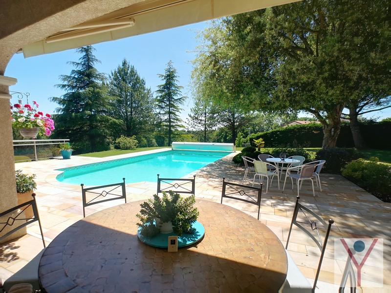 Maison - 258 m² - 7 pièces