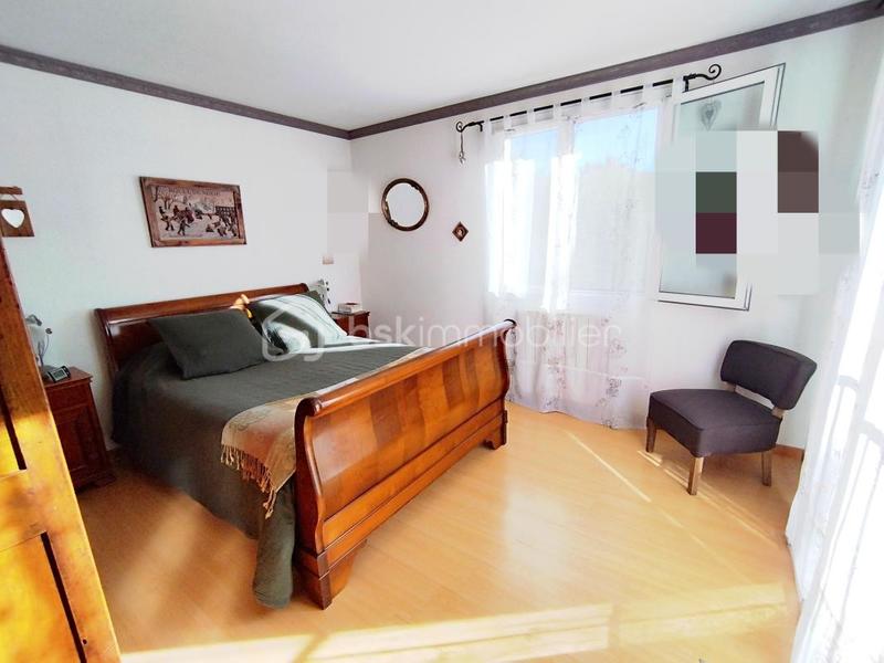 Demeure - 208 m² - 10 pièces