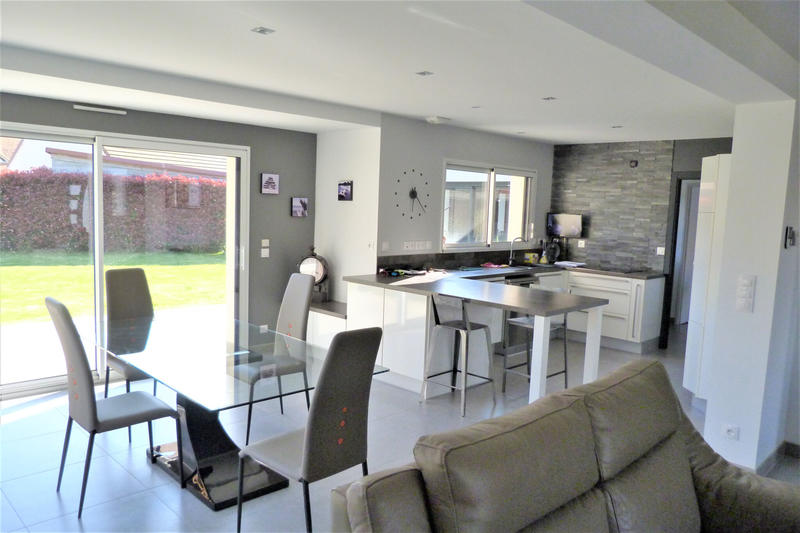 Maison - 201 m² - 9 pièces