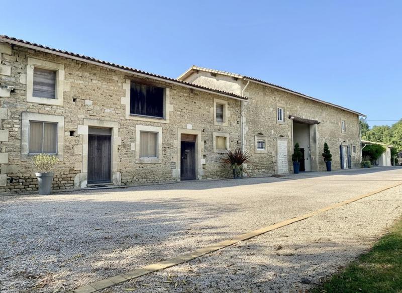 Maison - 240 m² - 6 pièces