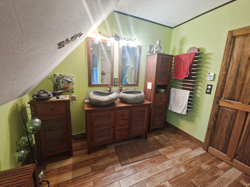 Maison - 223 m² - 7 pièces