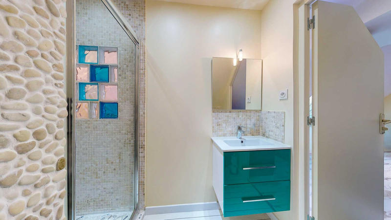 Maison - 302 m² - 12 pièces