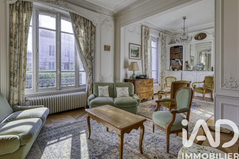 Maison - 227 m² - 10 pièces