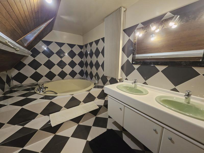 Maison ancienne - 285 m² - 8 pièces