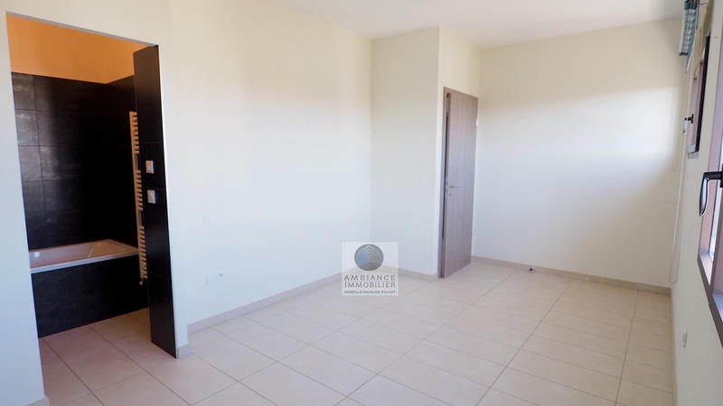 Appartement - 99 m² - 4 pièces