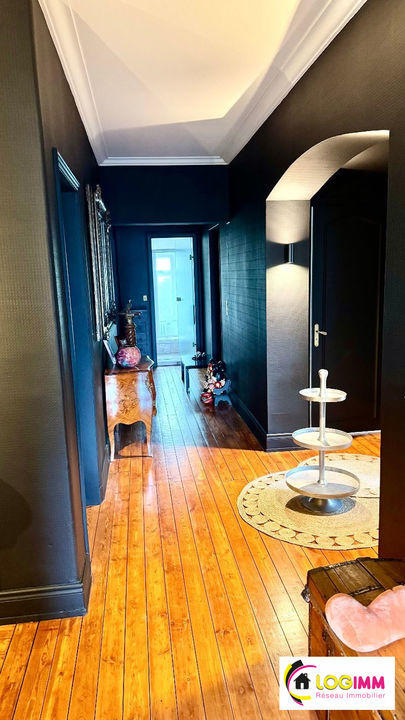 Maison - 255 m² - 8 pièces