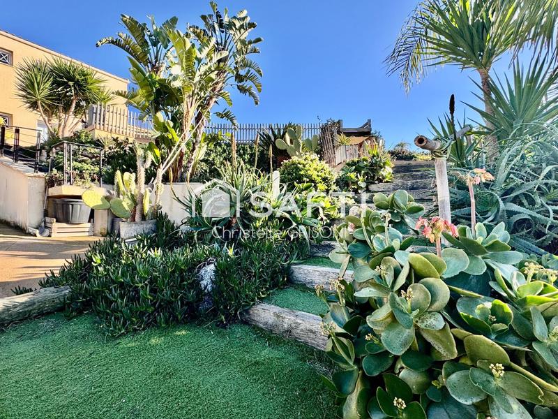 Maison - 220 m² - 5 pièces