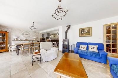 Maison - 250 m² - 6 pièces