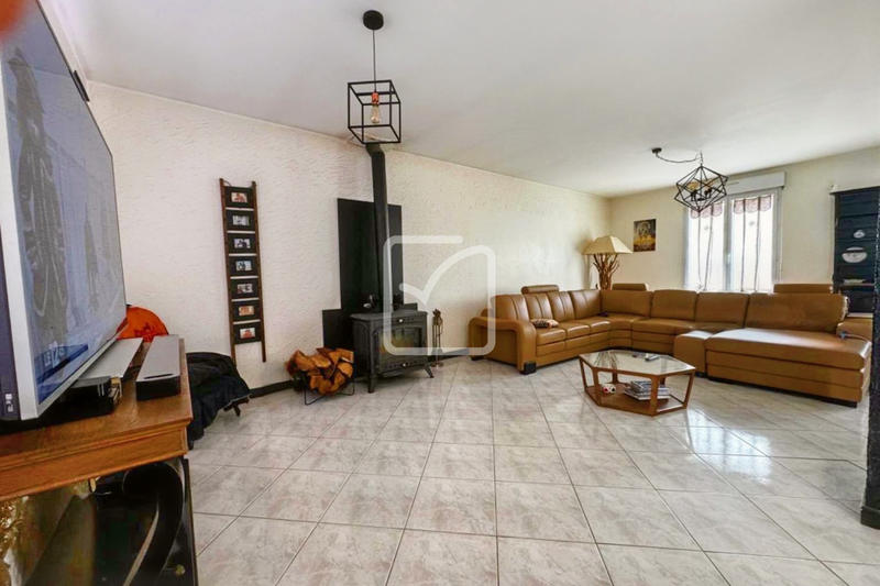 Maison - 281 m² - 9 pièces